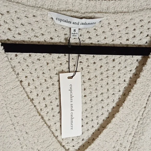 Cupcakes & Cashmere Oatmeal Nylon Sweater Ptp 21" L 25" Size Small Soft Stretch - Picture 3 of 10